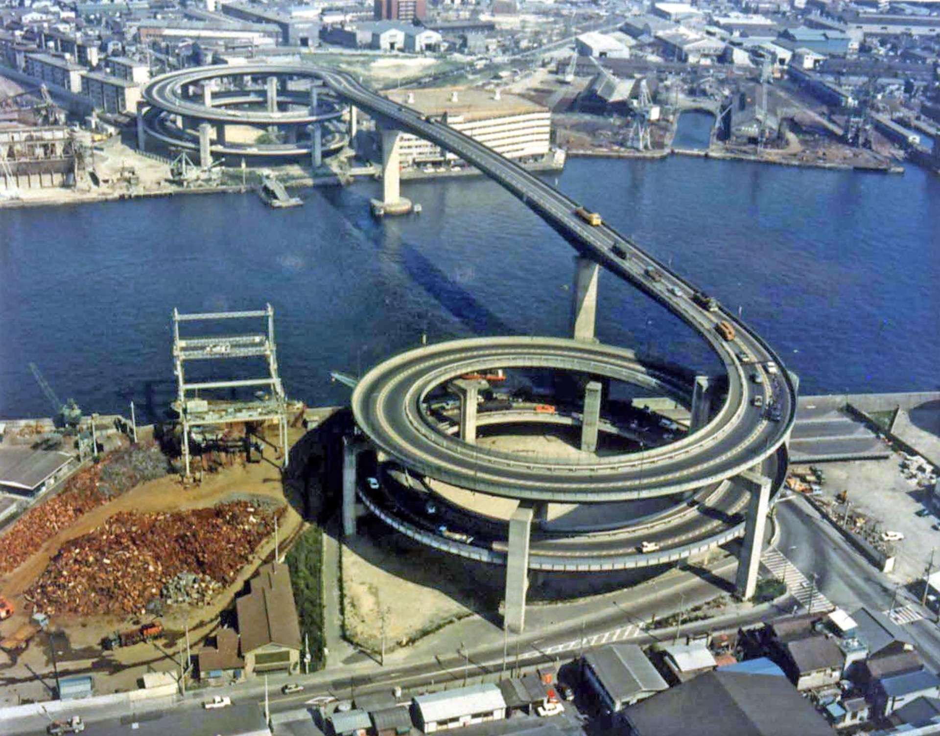 メガネ橋と千本松渡船場が近くにある大阪の建設会社です
